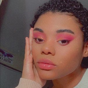 Meet your Posher, Alexia